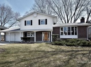 425 Spruce Ln, Wonder Lake, IL 60014