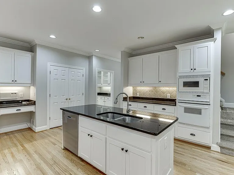 9345 Riverclub Pkwy — Photo 24