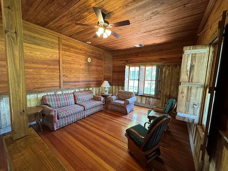 509 W Creek St — Photo 12