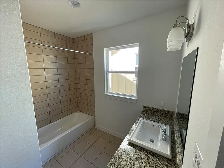 232 Sapphire — Photo 17