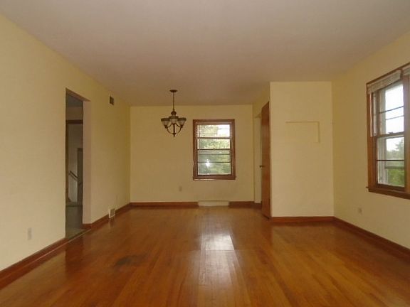 2nd image of 18W260 Sidney Ave