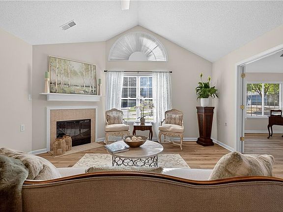 4th image of 303 Village Ln