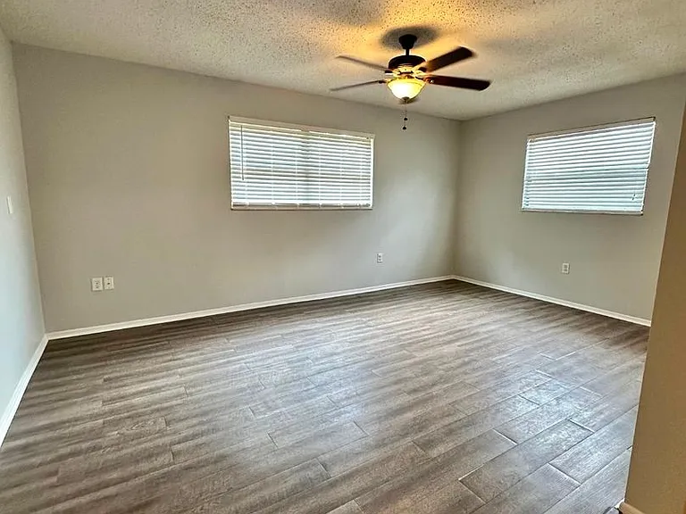 11143 Holbrook St — Photo 6