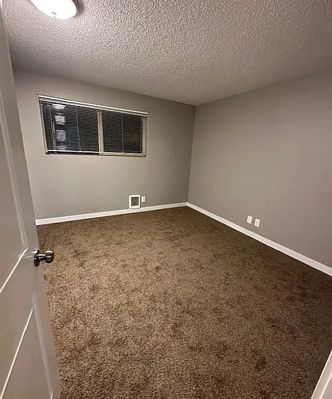 Emerald Place Apartments — Photo 15