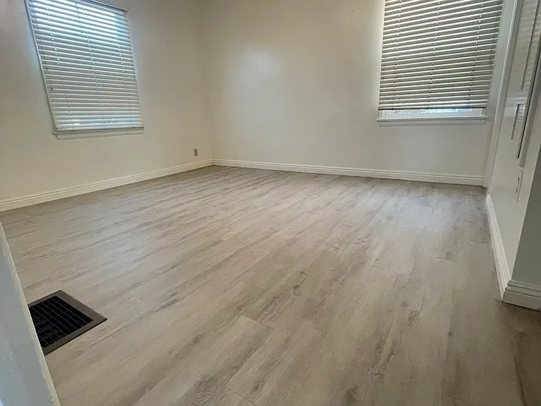 1132 Okoboji Dr #1 — Photo 3