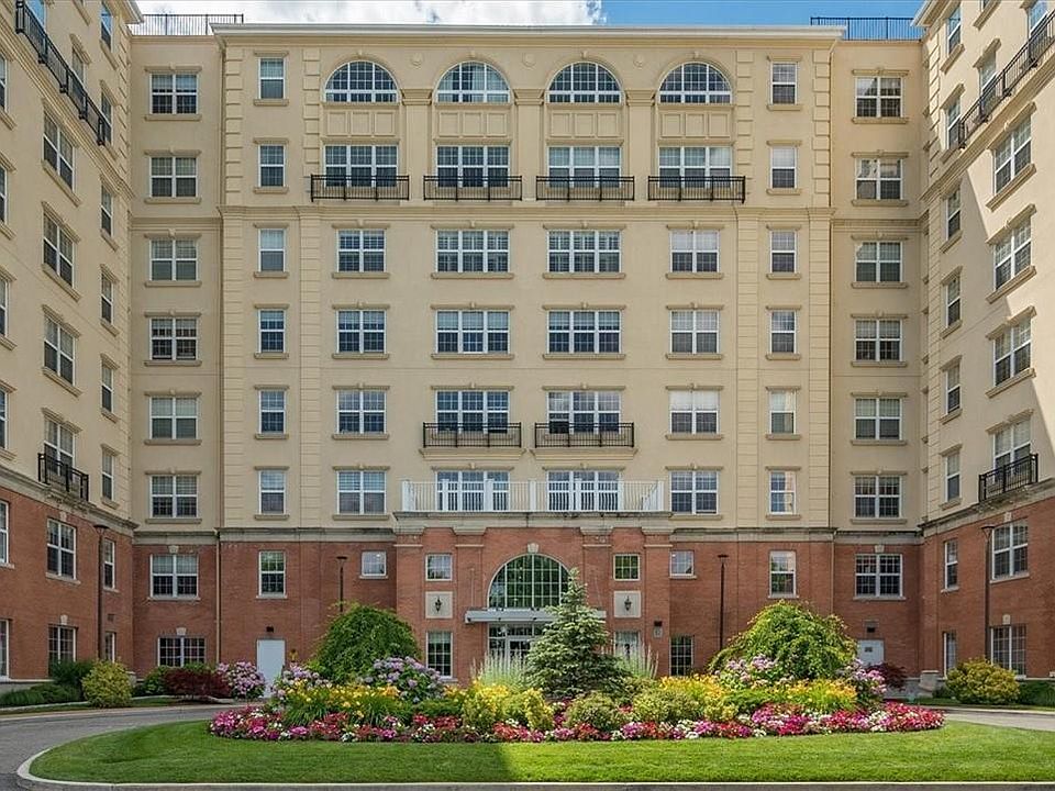 1st image of 10 Byron Place #322