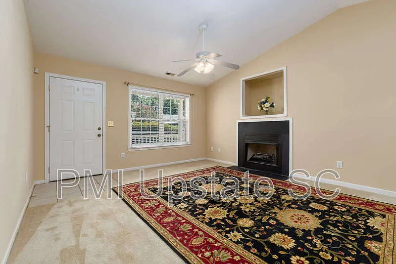 3 bed, 2.0 bath, 1288 sqft, $1,675 — Photo 2