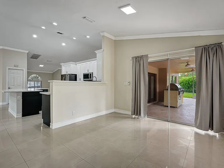 10080 NW 53rd Ct — Photo 11