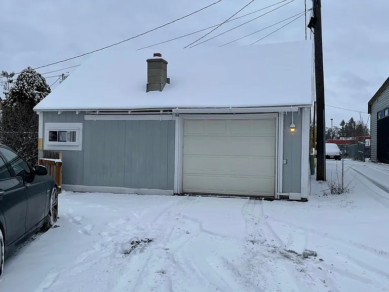 708 N Hogan St — Photo 4