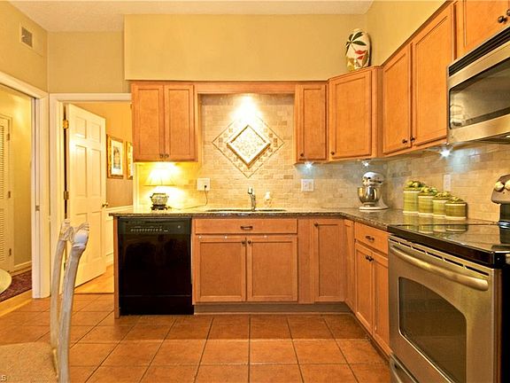 5th image of 10 Fountain Manor Dr Unit E