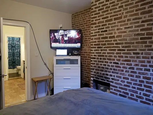 Rented by Frank Valvo Real Estate | media 11