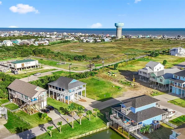 3935 Laguna Dr, Galveston, TX 77554