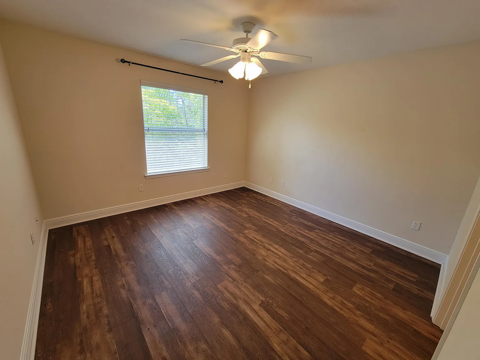 3 bed, 1490 sqft, $1,825 — Photo 3