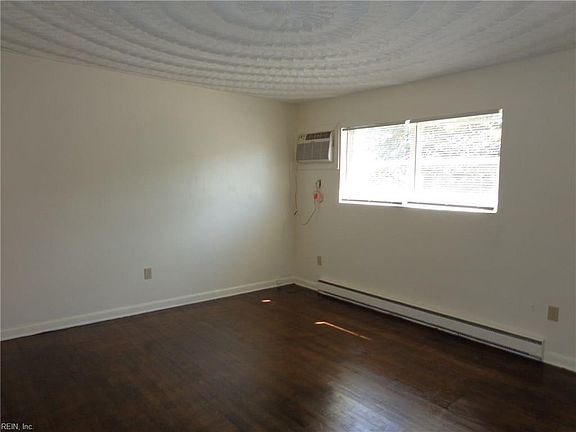 4th image of 9623 1st Bay St APT D
