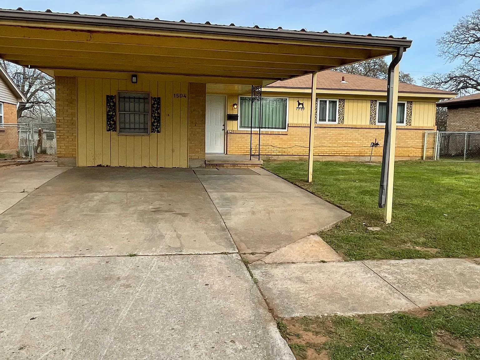 3 bed, 1.5 bath, 900 sqft, $1,100 — Photo 1
