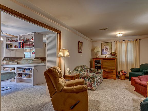 4th image of 117 W Cheryl Ave
