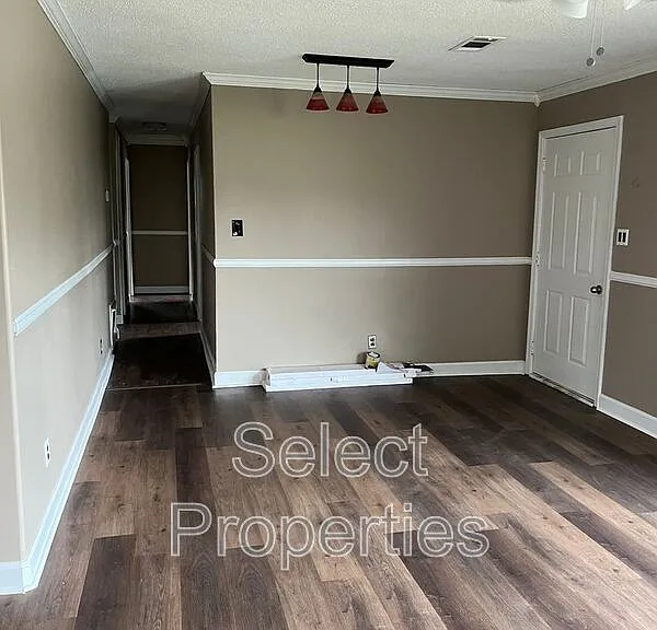 1914 Edgewood St — Photo 2