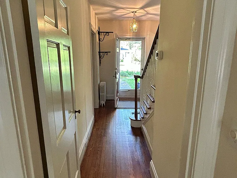 1618 Oxford Rd — Photo 7