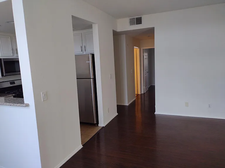 4343 Mammoth Ave #8 — Photo 7