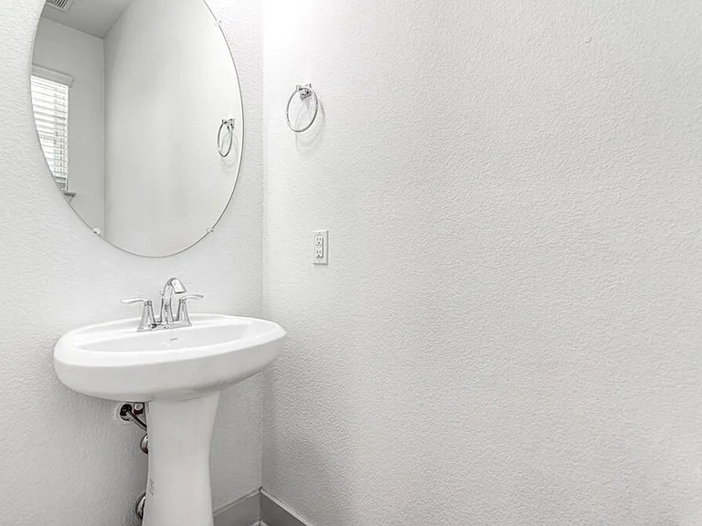 2117 Maxwell Ln — Photo 14