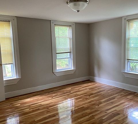 3rd image of 4010 Ridgewood Ave Floor 2