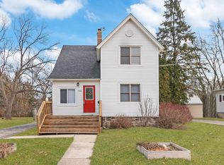 704 Wheeler St, Woodstock, IL 60098