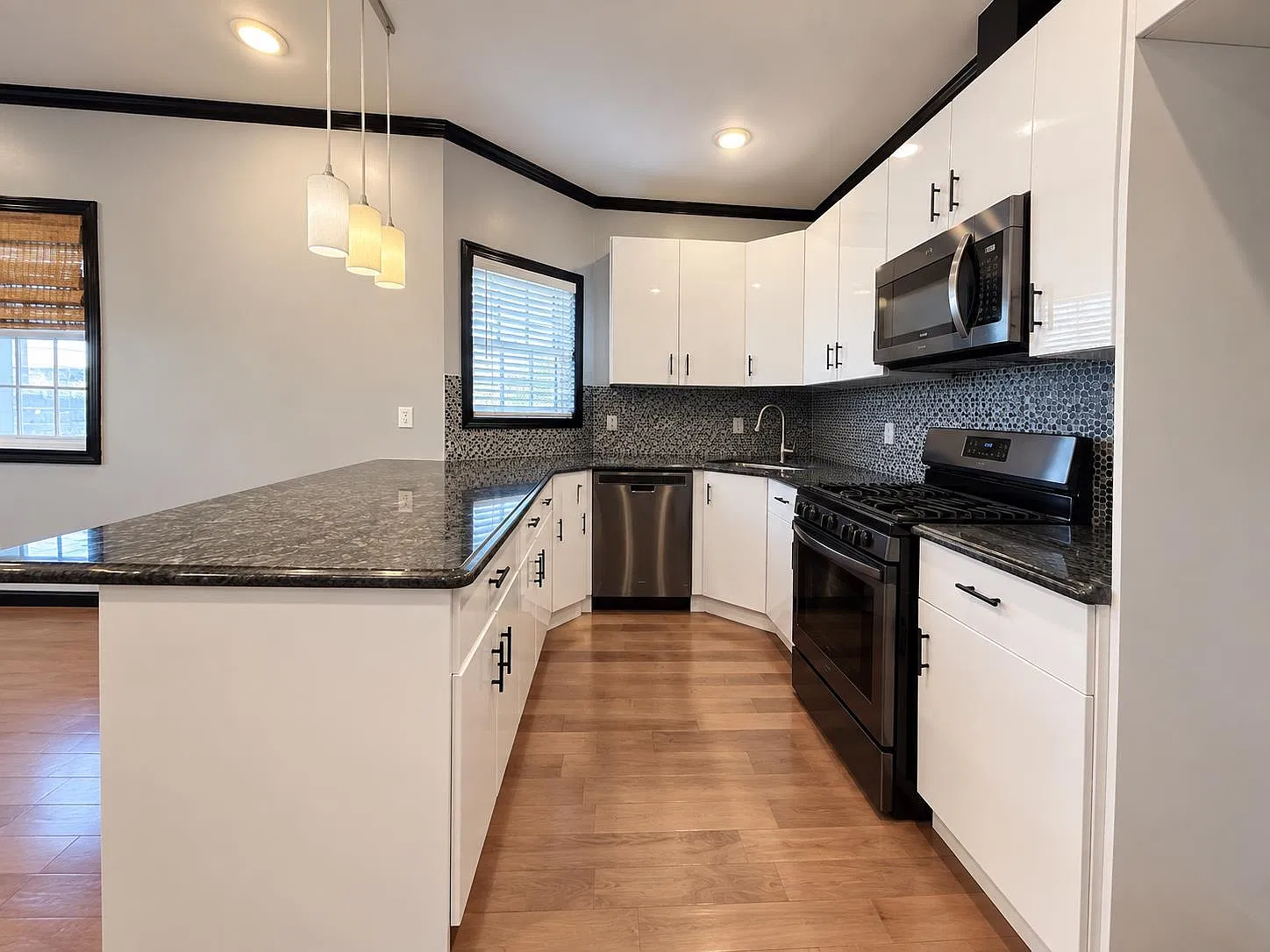 3 bed, 1.0 bath, $2,800 — Photo 2
