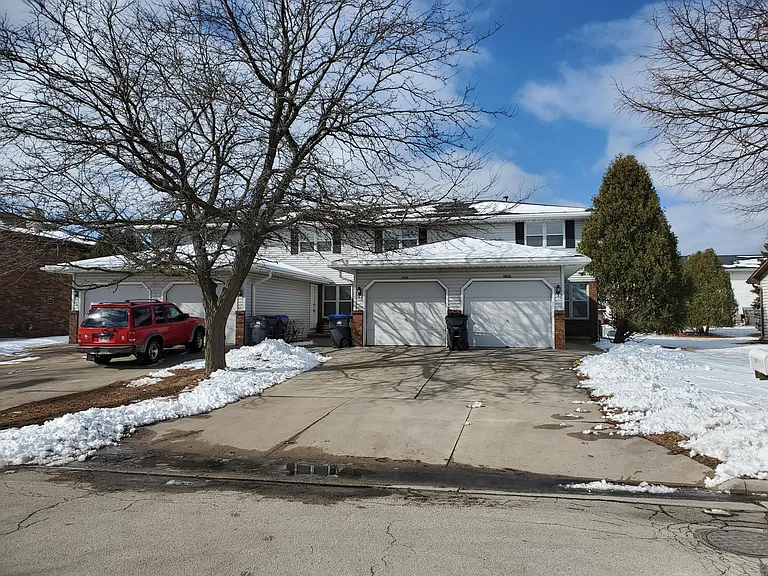 1335 Meadow Ln — Photo 1