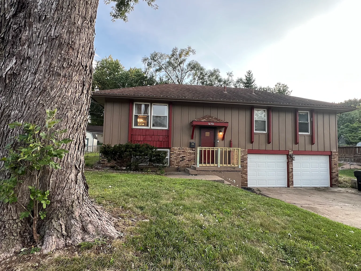 3 bed, 1327 sqft, $1,900 — Photo 1