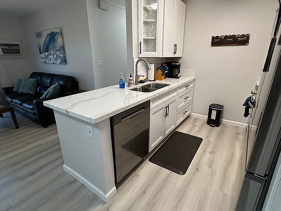 5th image of 140 Uwapo Rd APT 3-101