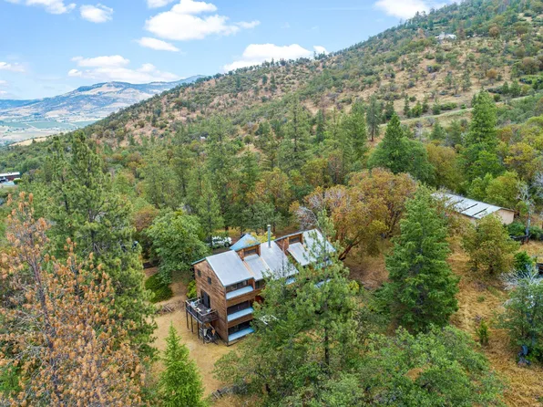 8025 Rapp Ln, Talent, OR 97540