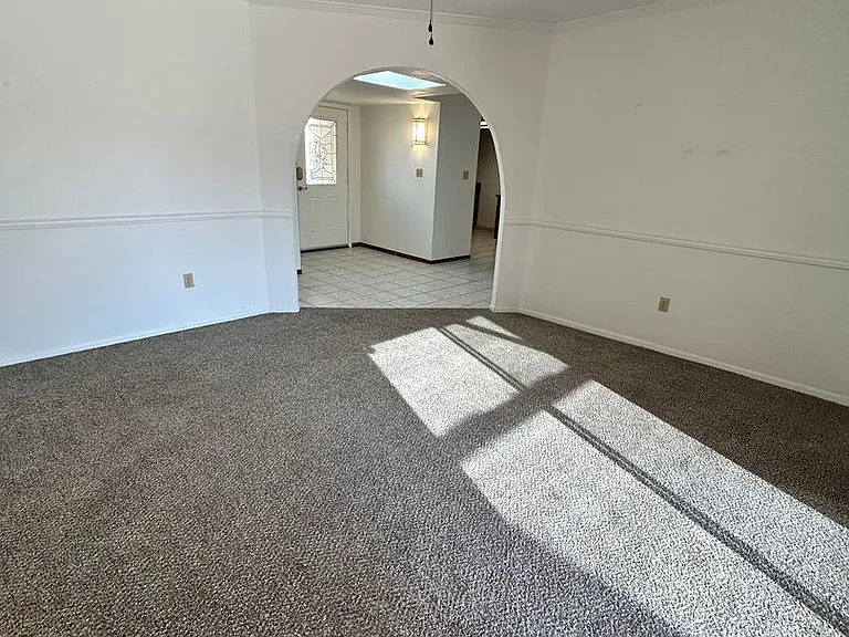 2401 Cosnina Dr — Photo 12