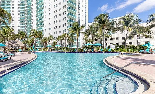 2 bed, 1251 sqft, $3,200 — Photo 2