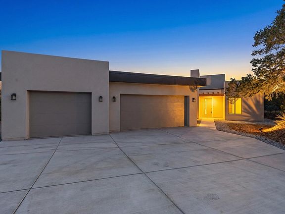 2nd image of 7 Pinon Ridge Rd