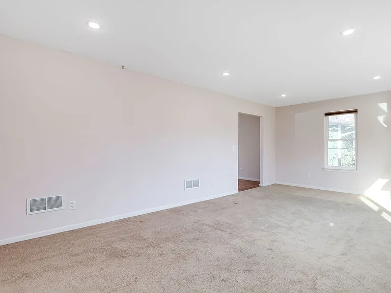 2434 Pinecrest Ave — Photo 4