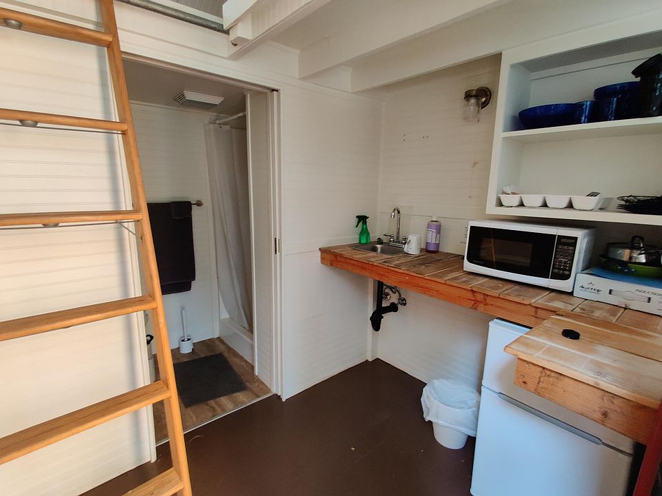 2nd image of 1438 Shippee Ln #C