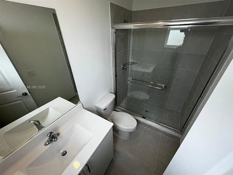 1810 SE 26th Ter #1810 — Photo 25