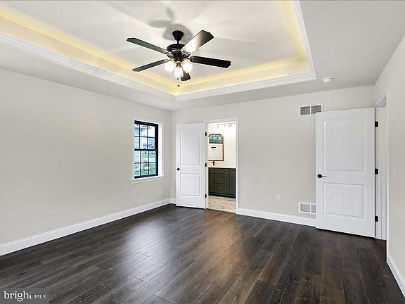 5th image of 13 Rolling Meadow Rd