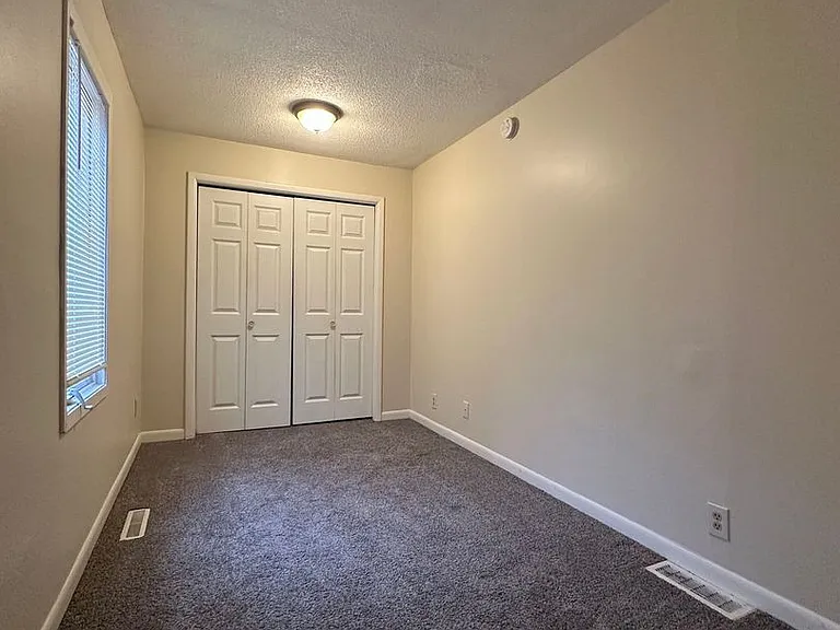 423 Taylor St N #E — Photo 7
