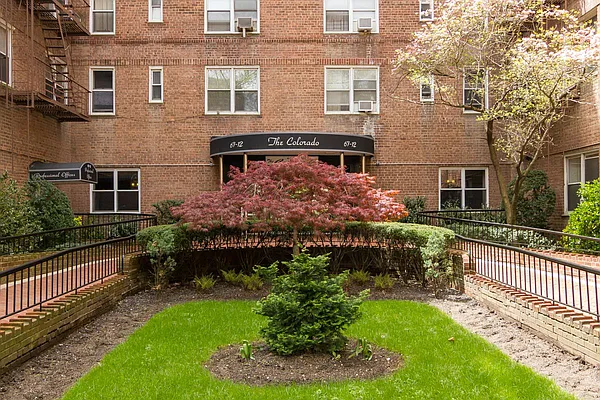 Sold by Remax City Square | media 11