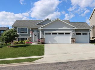 5237 Ridgeview Dr NW, Rochester, MN 55901