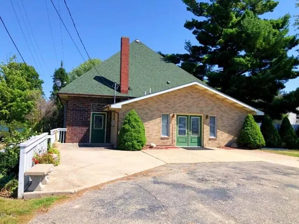 118 Center St, Six Lakes, MI 48886