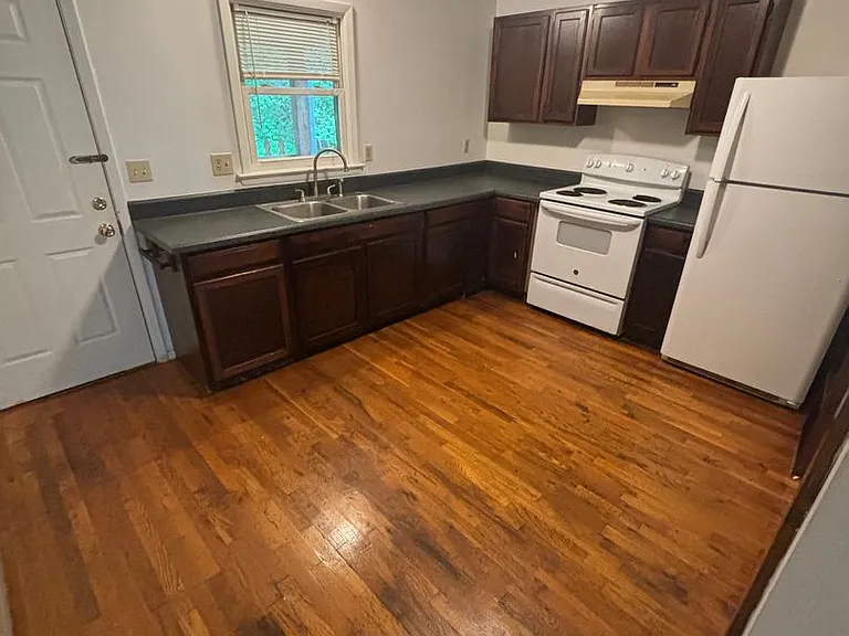 21 Deep Woods Rd — Photo 2