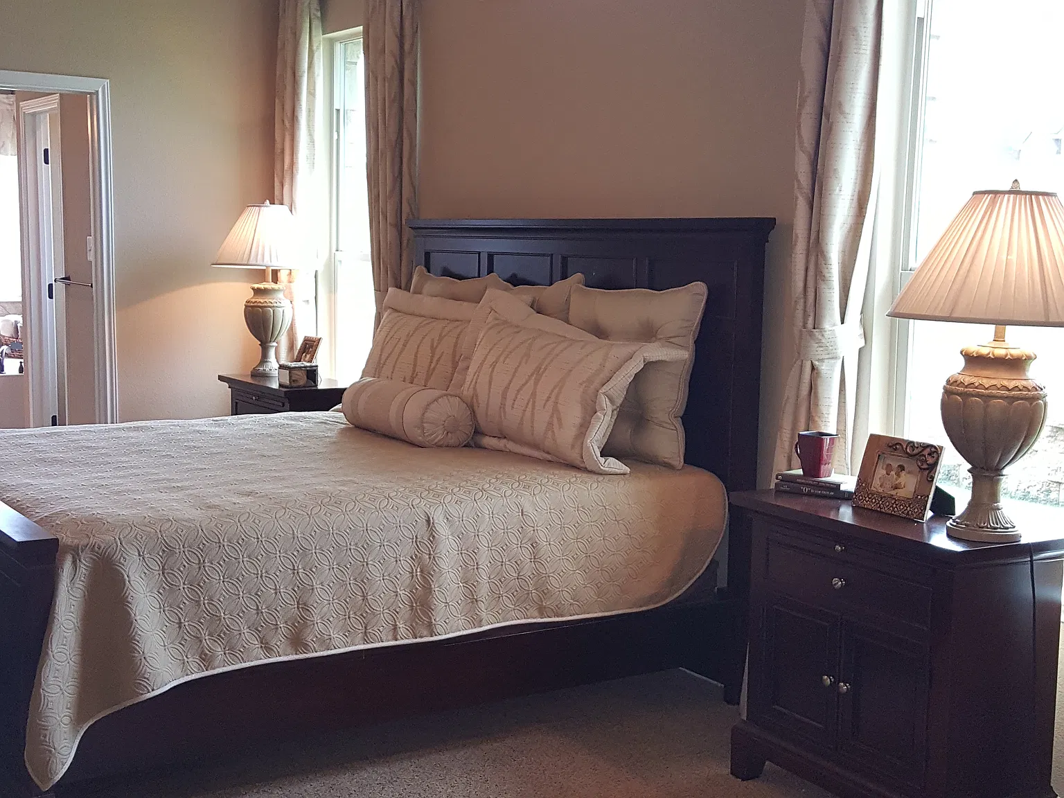 4 bed, 3.5 bath, 3520 sqft, $3,100 — Photo 4