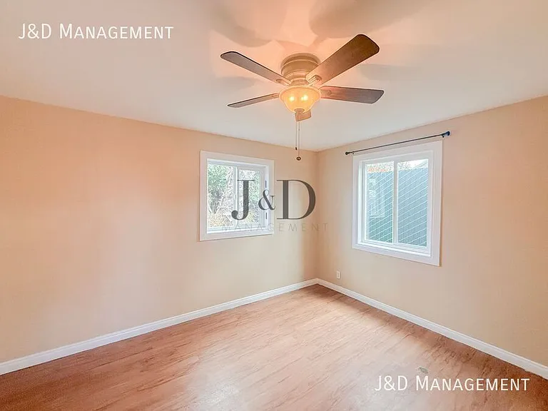 574 McIntosh St — Photo 6