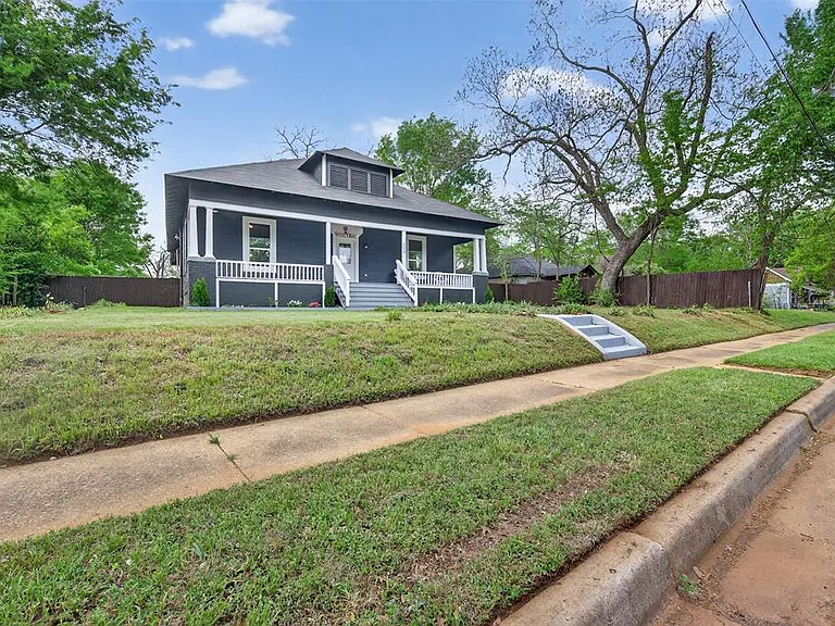 909 N Howard St — Photo 17