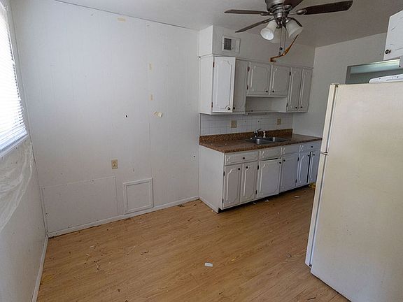 2nd image of 2810 Leeway Dr #2