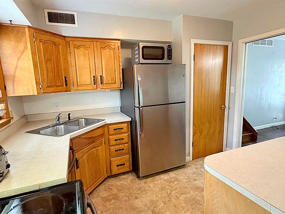 4th image of 25 N Windsor Cir
