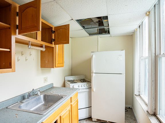 5th image of 62 College Ave