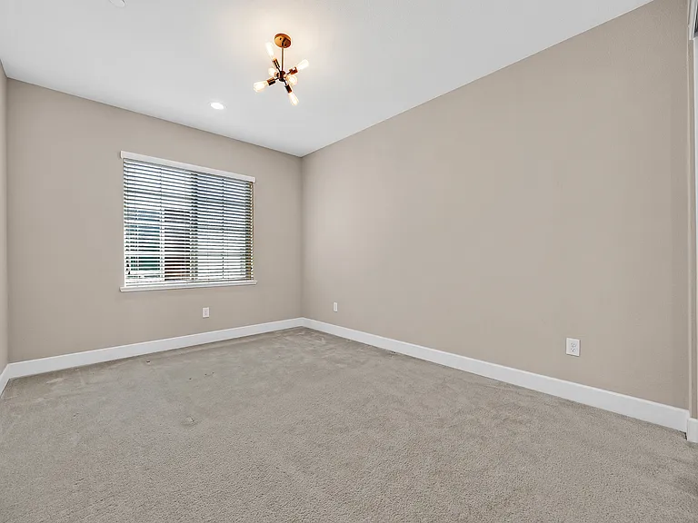 464 E Yarrow Pl — Photo 16